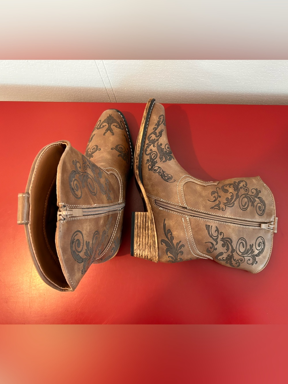 Dream Pairs Size 7 Brown Embroidered Western Short Boots - Picture 10 of 12